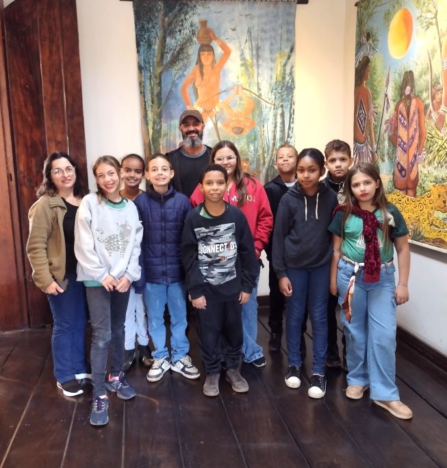 api-modulos/fotos/img/galeria_cat_culturais_493/493/13390/03- VISITA GUIADA POR GUSTAVO, E. M. MARECHAL DEODORO - MEIRELES, PROF. SÔNIA, 14.08.2025 (12).jpg